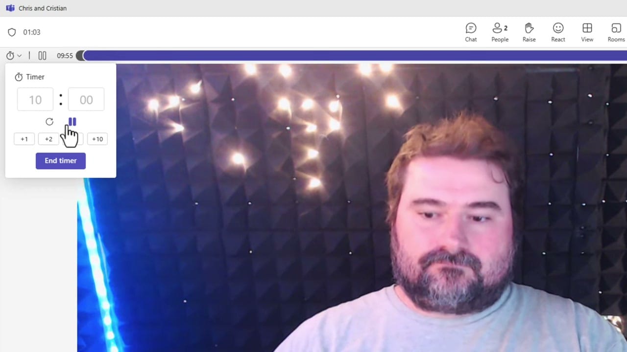 Teams meeting timer panel showing 10:00 countdown with pause, reset buttons and +1, +2, +10 quick-add options, with progress bar at top
